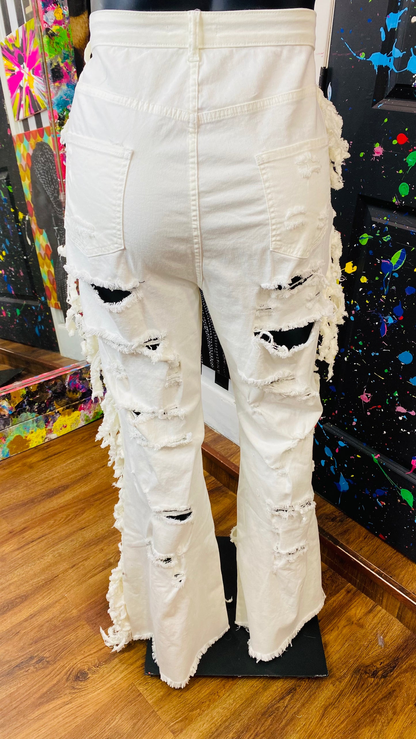 New w/ Tags Distressed White Jeans (18)