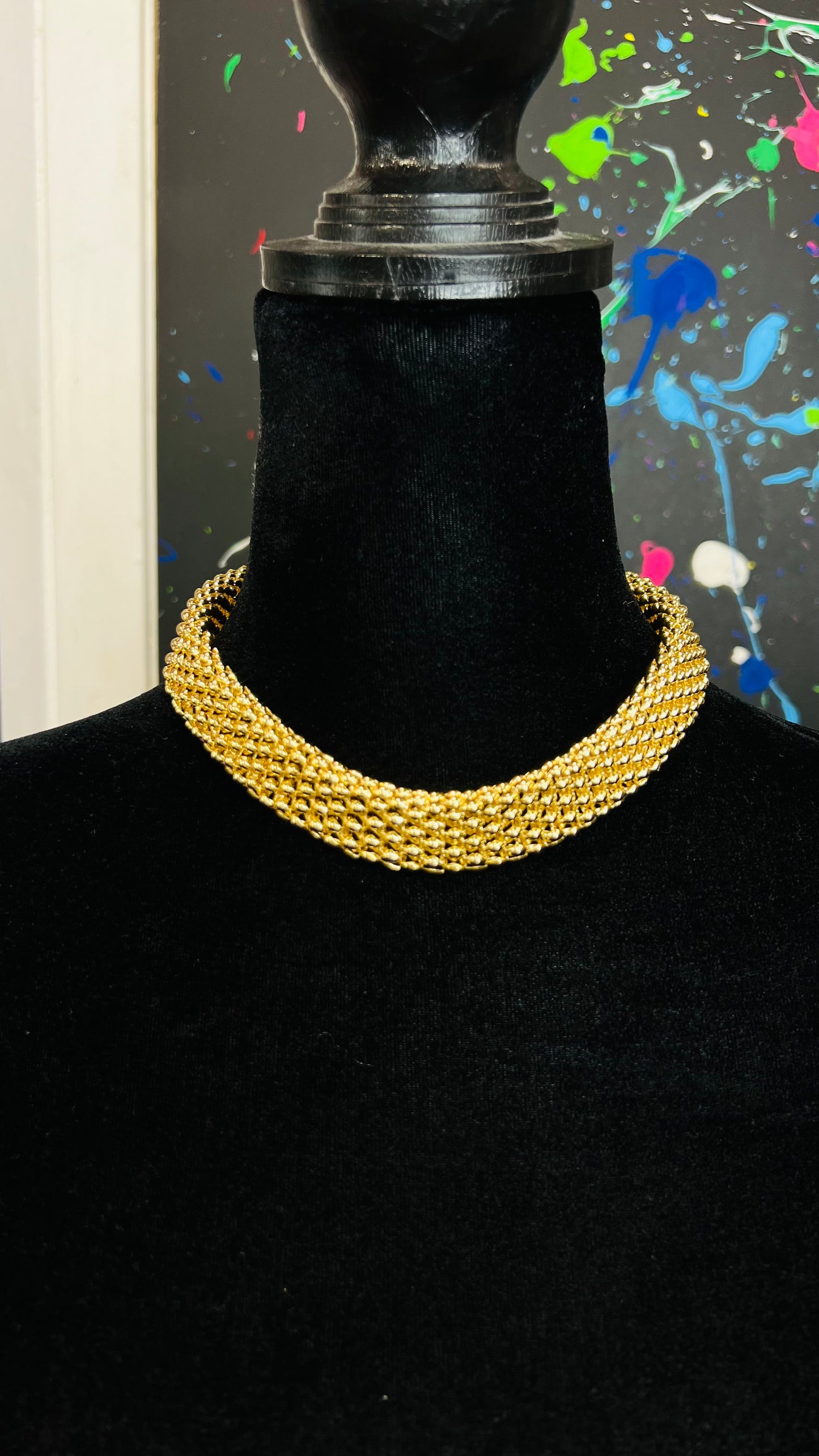 Vintage Gold Necklace w/ Magnetic Closure