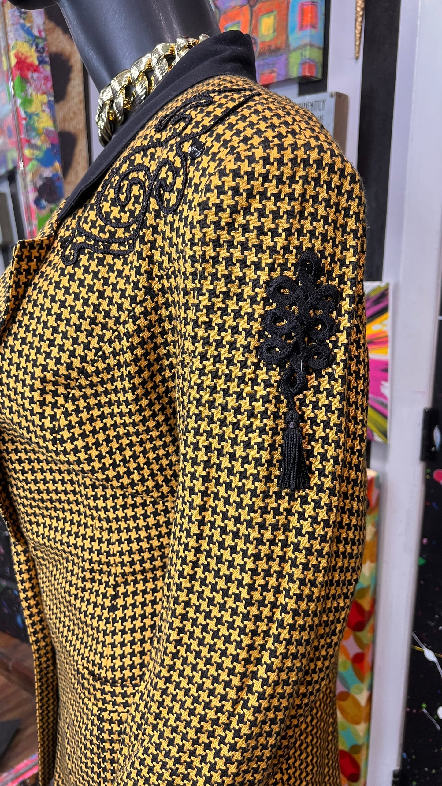 Vintage Mustard Yellow & Black Houndstooth Blazer w/ Tassel Shoulders (18)