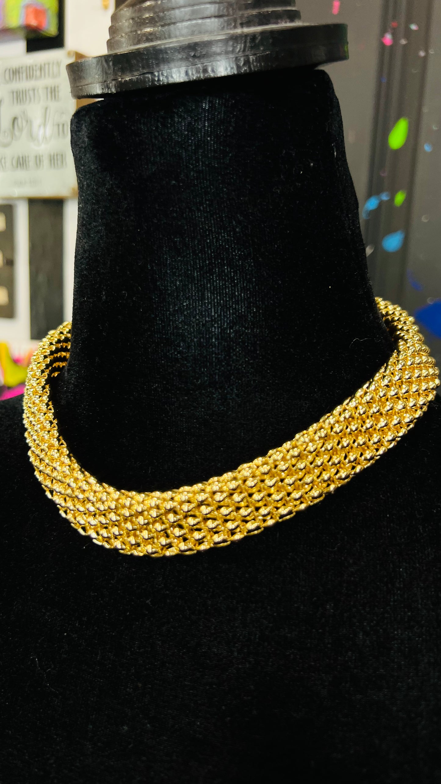 Vintage Gold Necklace w/ Magnetic Closure