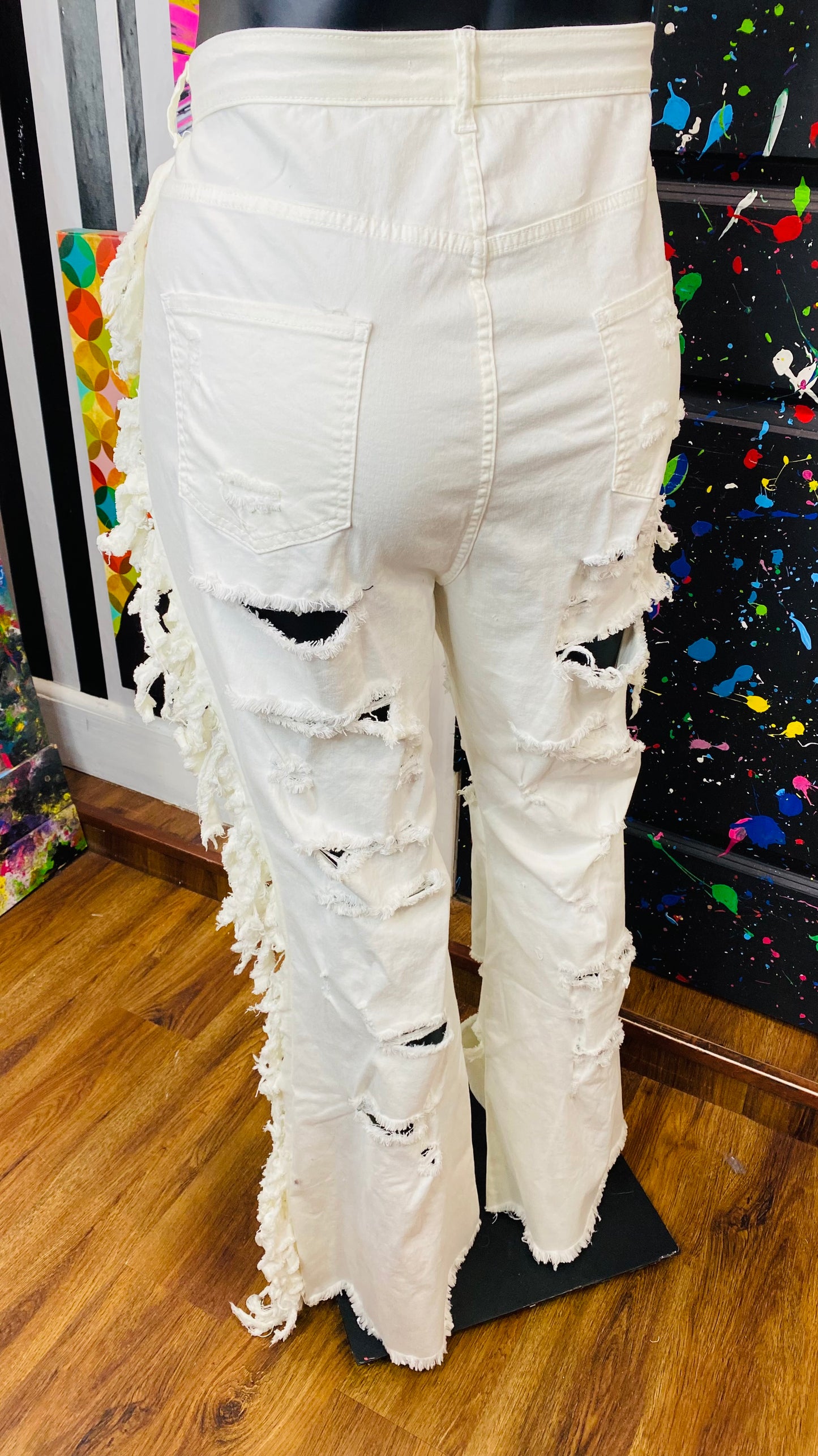 New w/ Tags Distressed White Jeans (18)