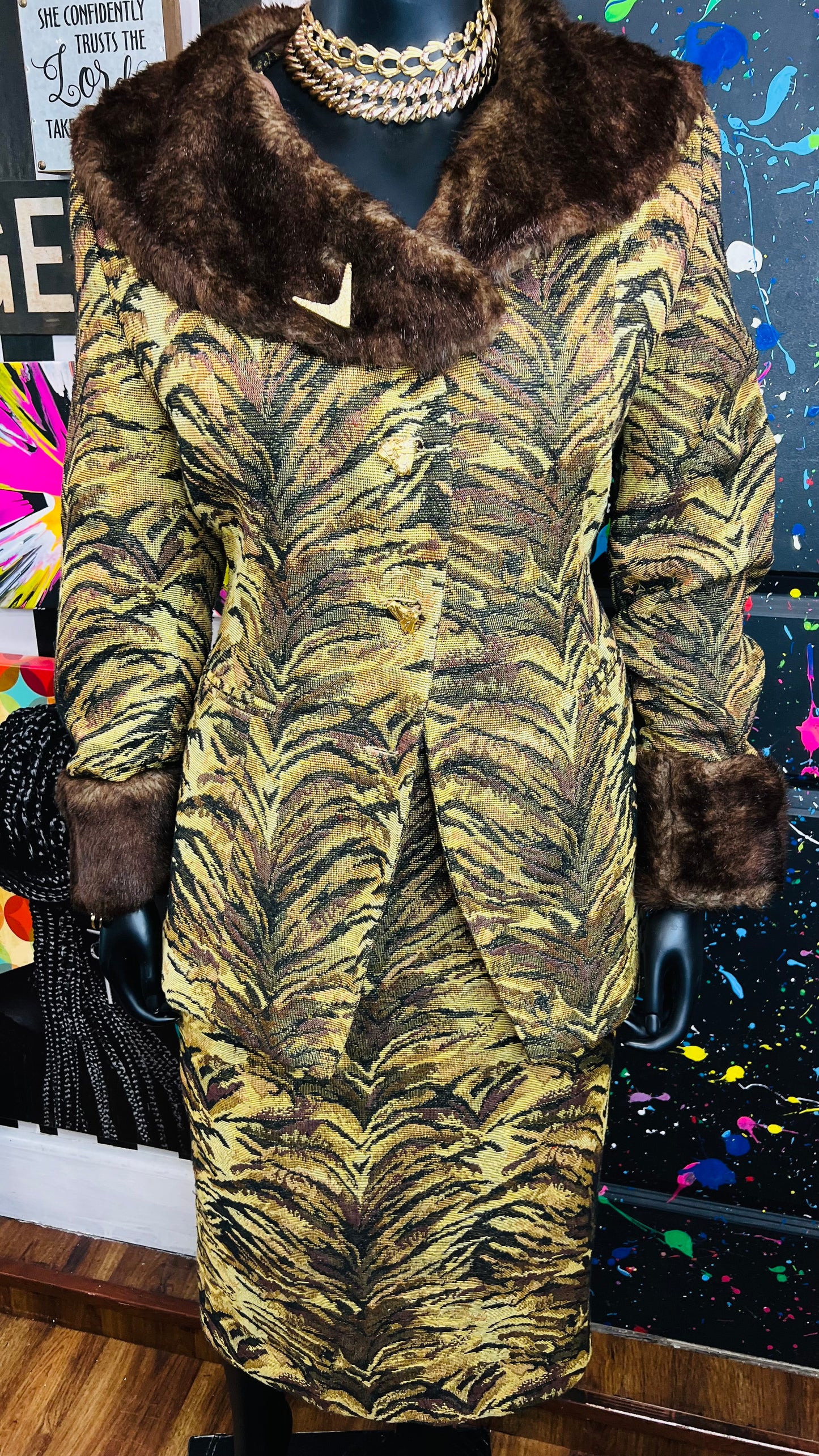 Vintage Blazer & Skirt Suit -Faux Fur Collar (24W)