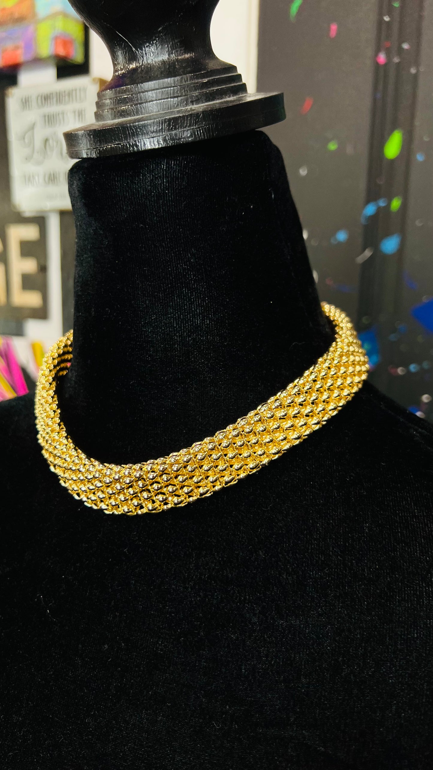 Vintage Gold Necklace w/ Magnetic Closure