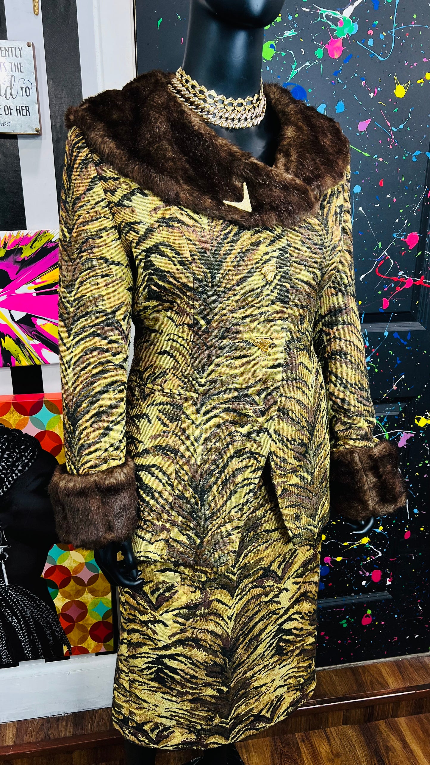 Vintage Blazer & Skirt Suit -Faux Fur Collar (24W)