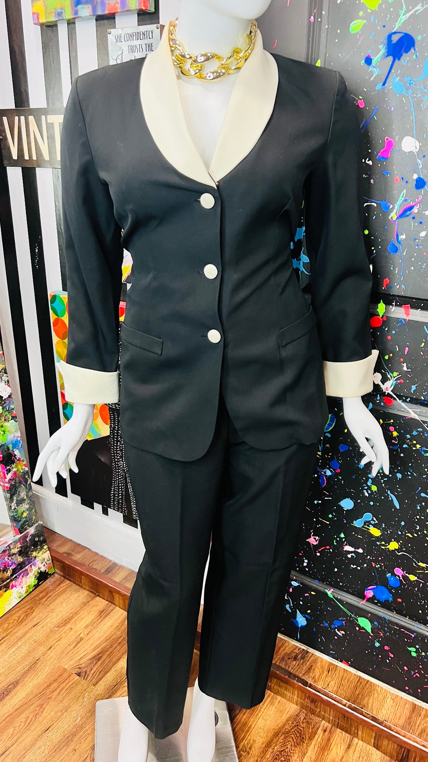 Vintage Cream & White Pants Suit (14)