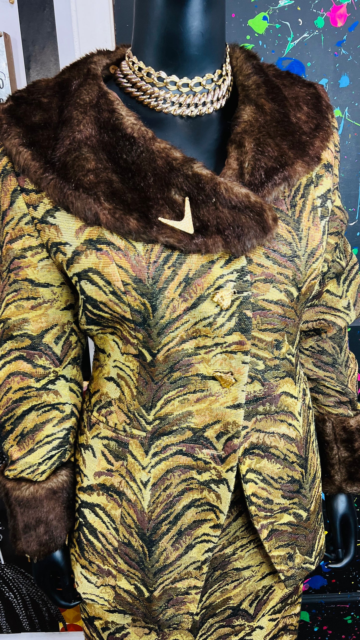 Vintage Blazer & Skirt Suit -Faux Fur Collar (24W)