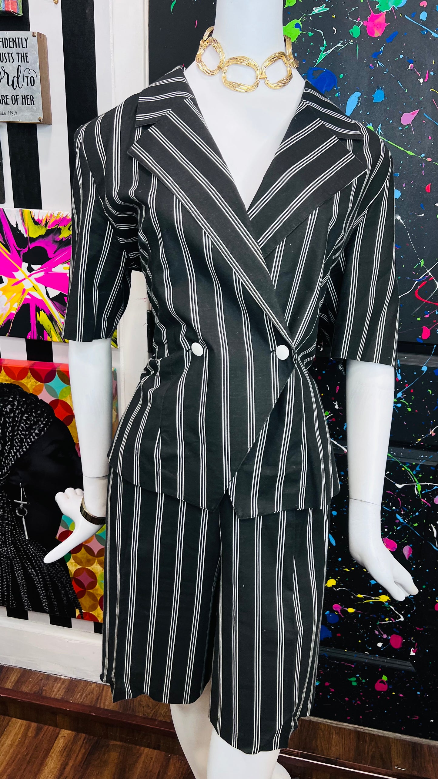 Vintage Black & White Pin Striped Shorts Suit (14)