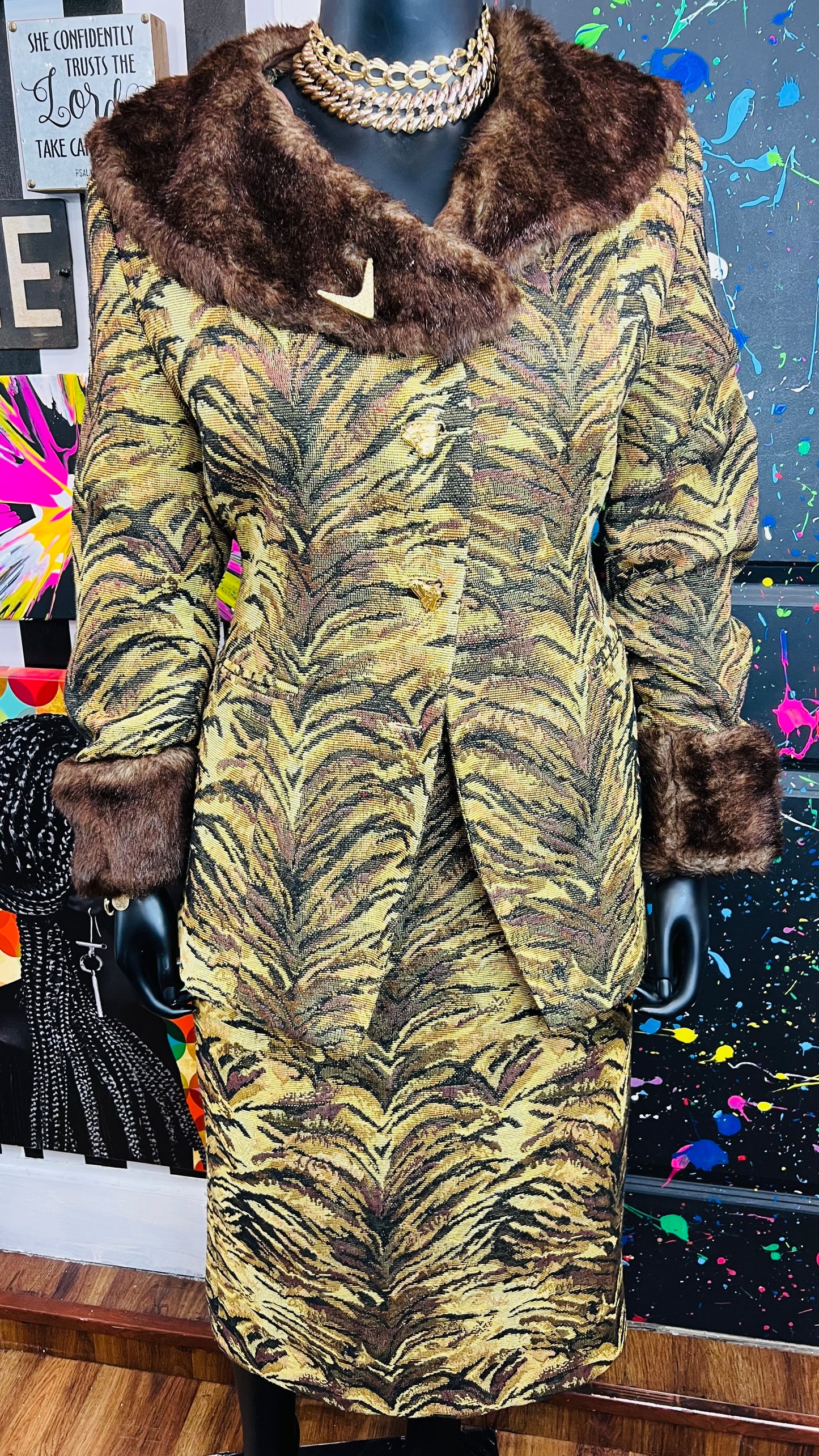 Vintage Blazer & Skirt Suit -Faux Fur Collar (24W)