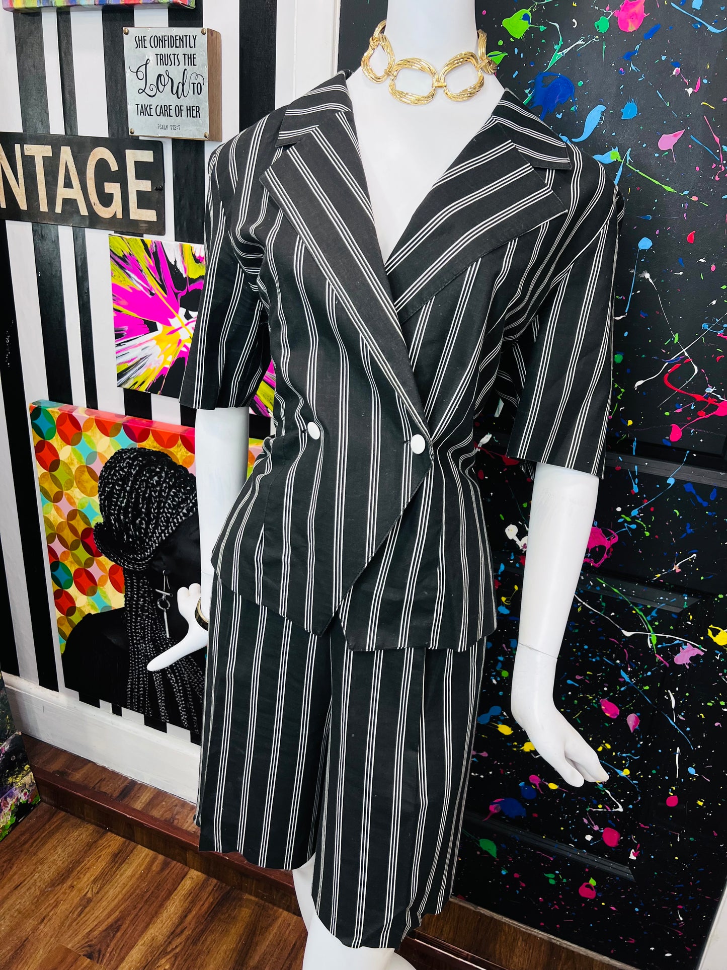 Vintage Black & White Pin Striped Shorts Suit (14)