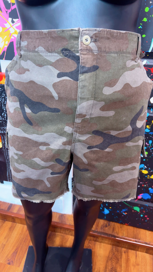 Camo Cargo Shorts (22W)