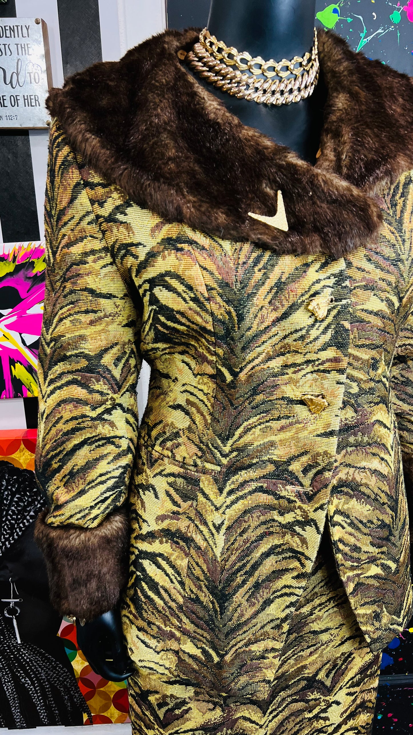 Vintage Blazer & Skirt Suit -Faux Fur Collar (24W)