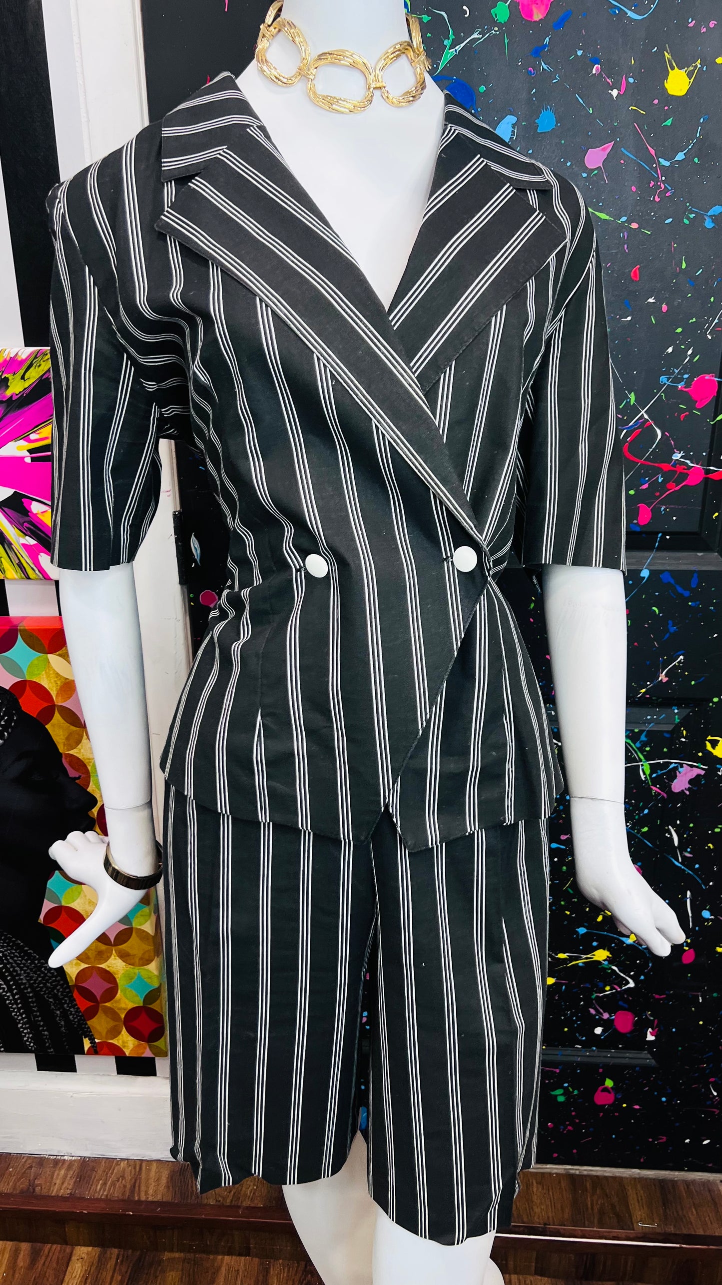 Vintage Black & White Pin Striped Shorts Suit (14)