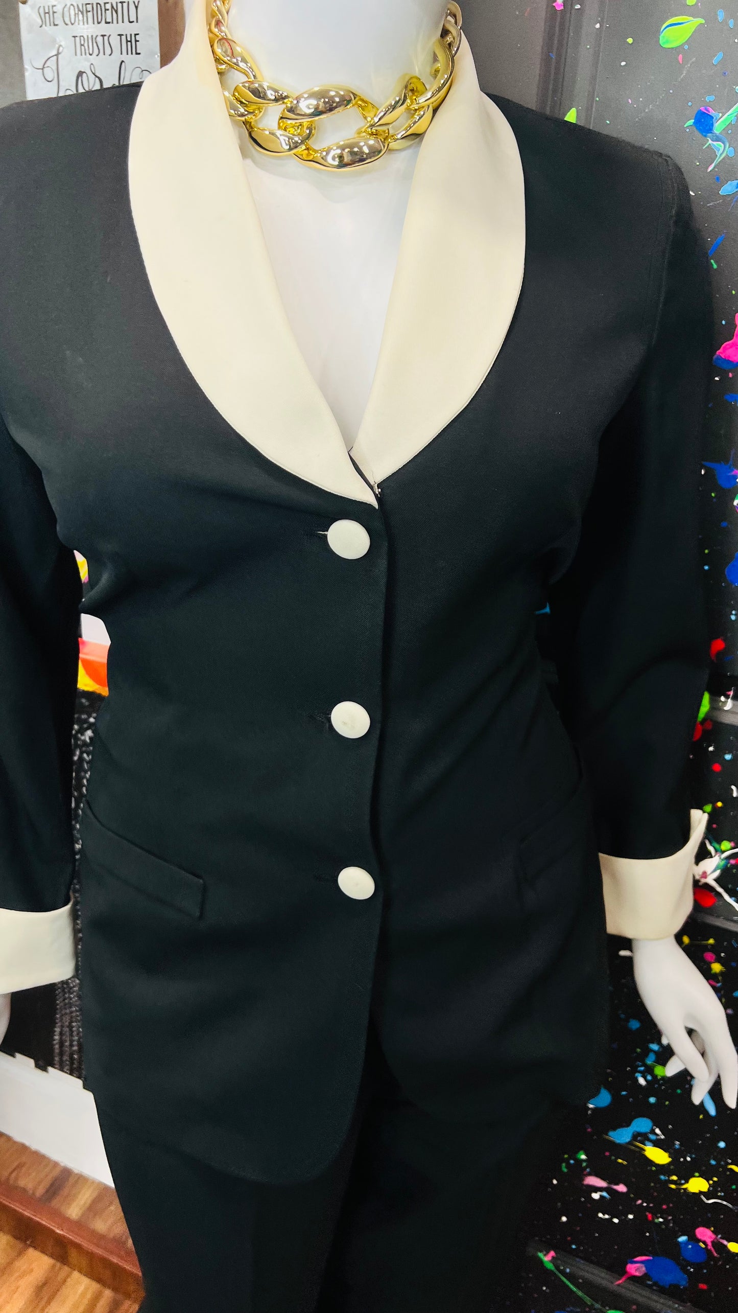 Vintage Cream & White Pants Suit (14)