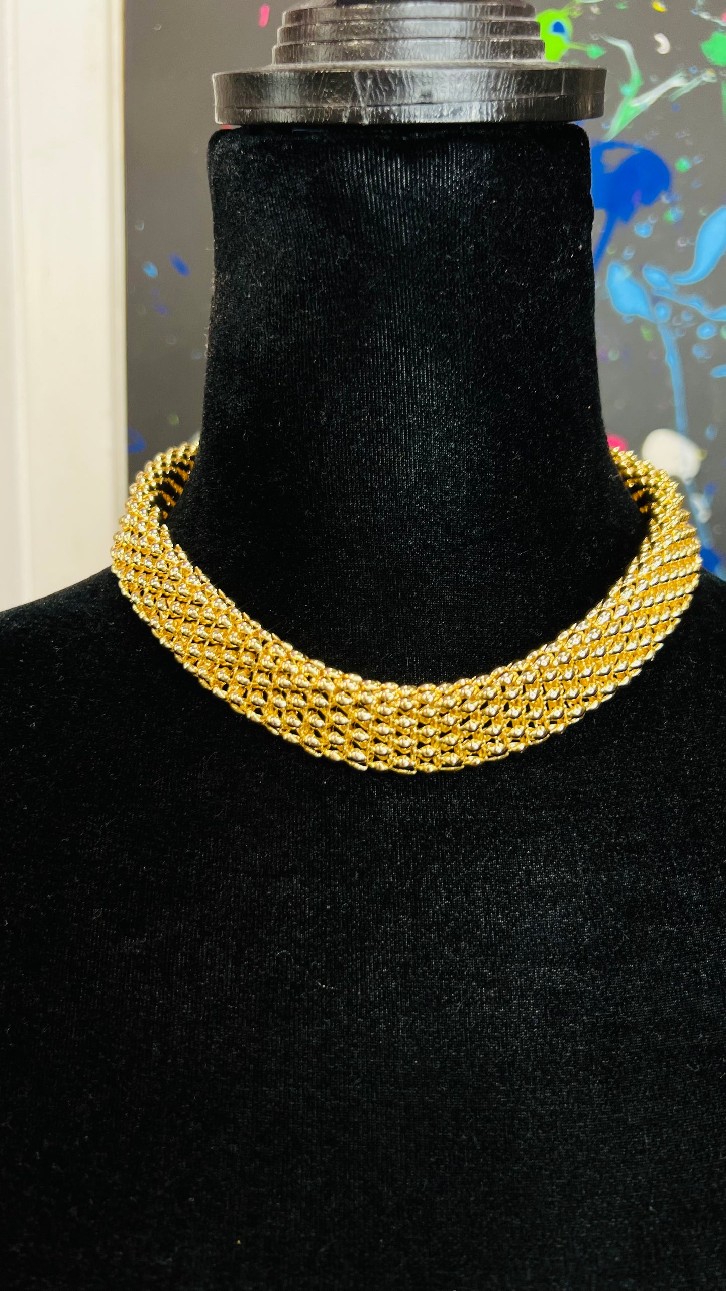 Vintage Gold Necklace w/ Magnetic Closure