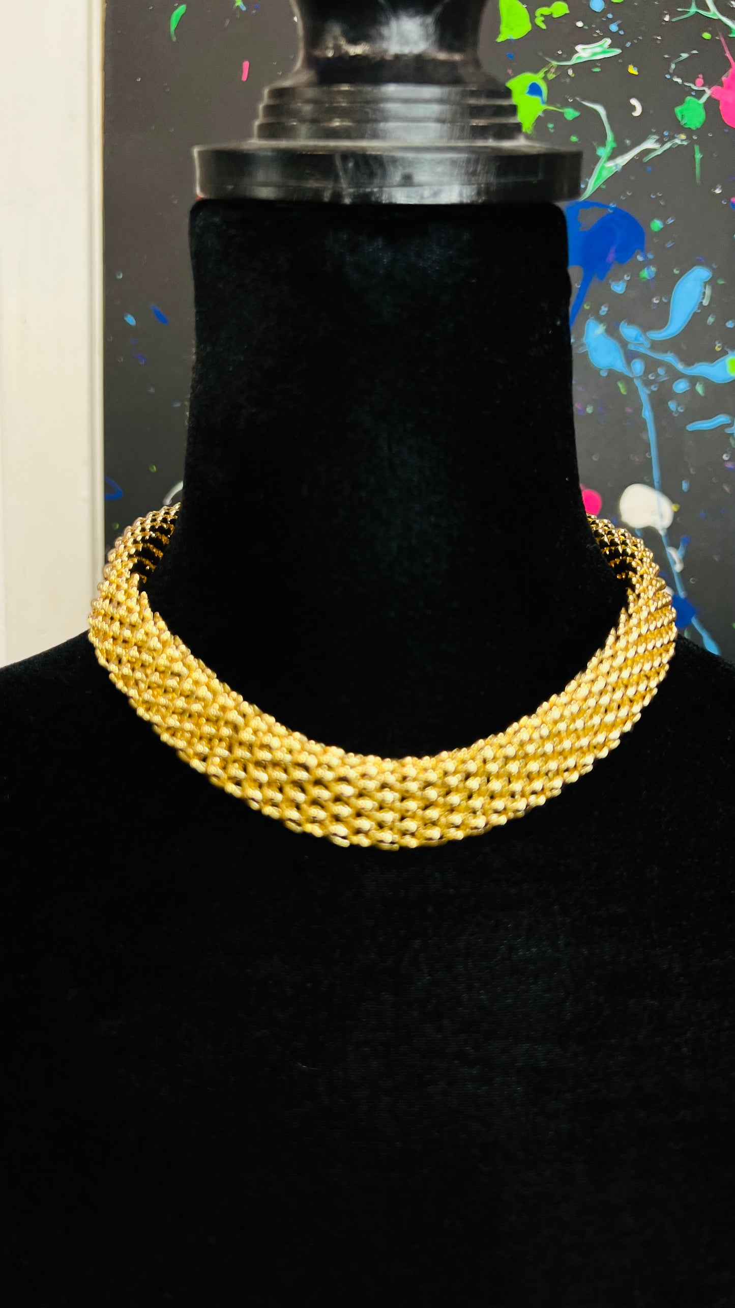 Vintage Gold Necklace w/ Magnetic Closure