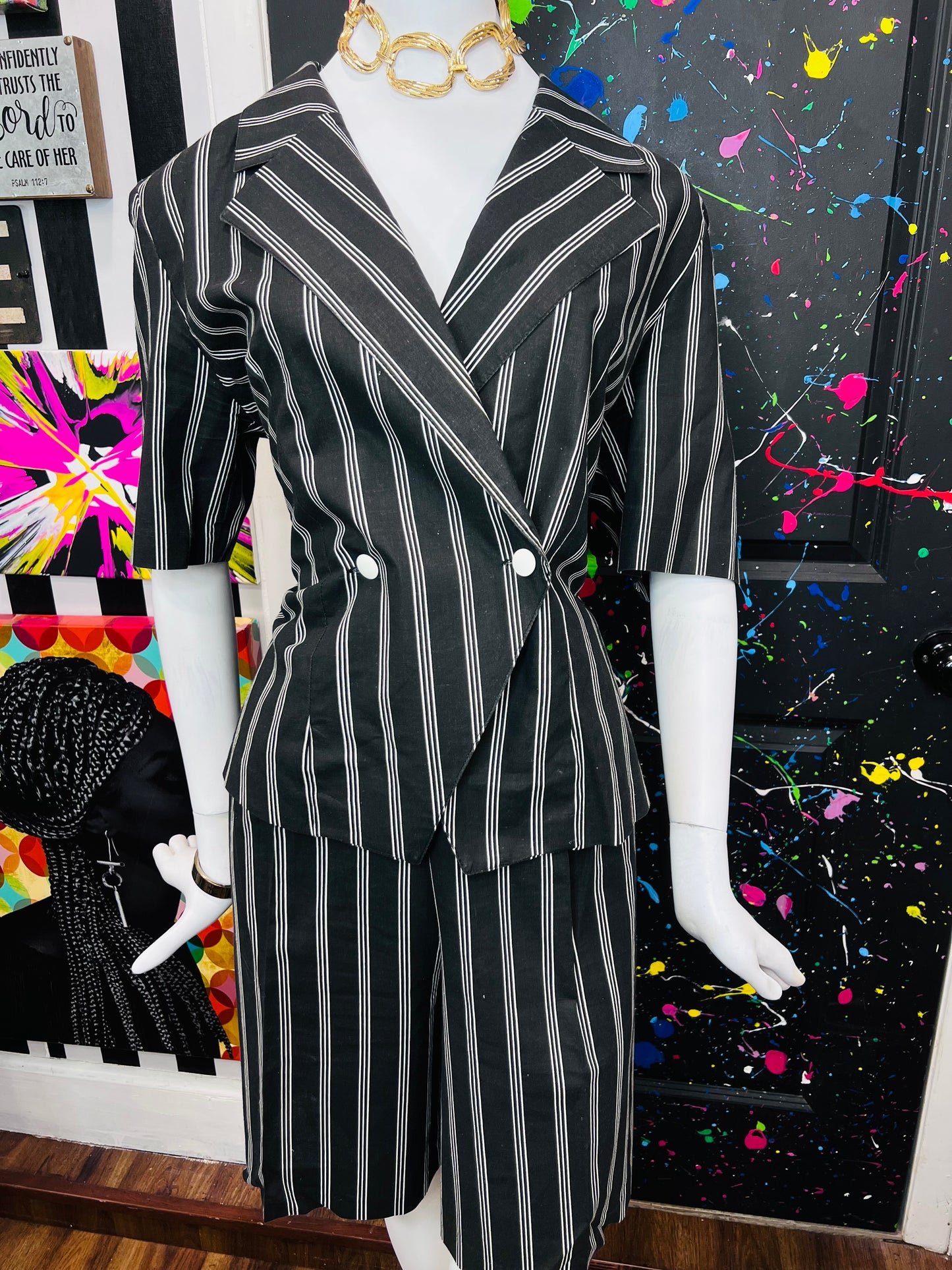Vintage Black & White Pin Striped Shorts Suit (14)