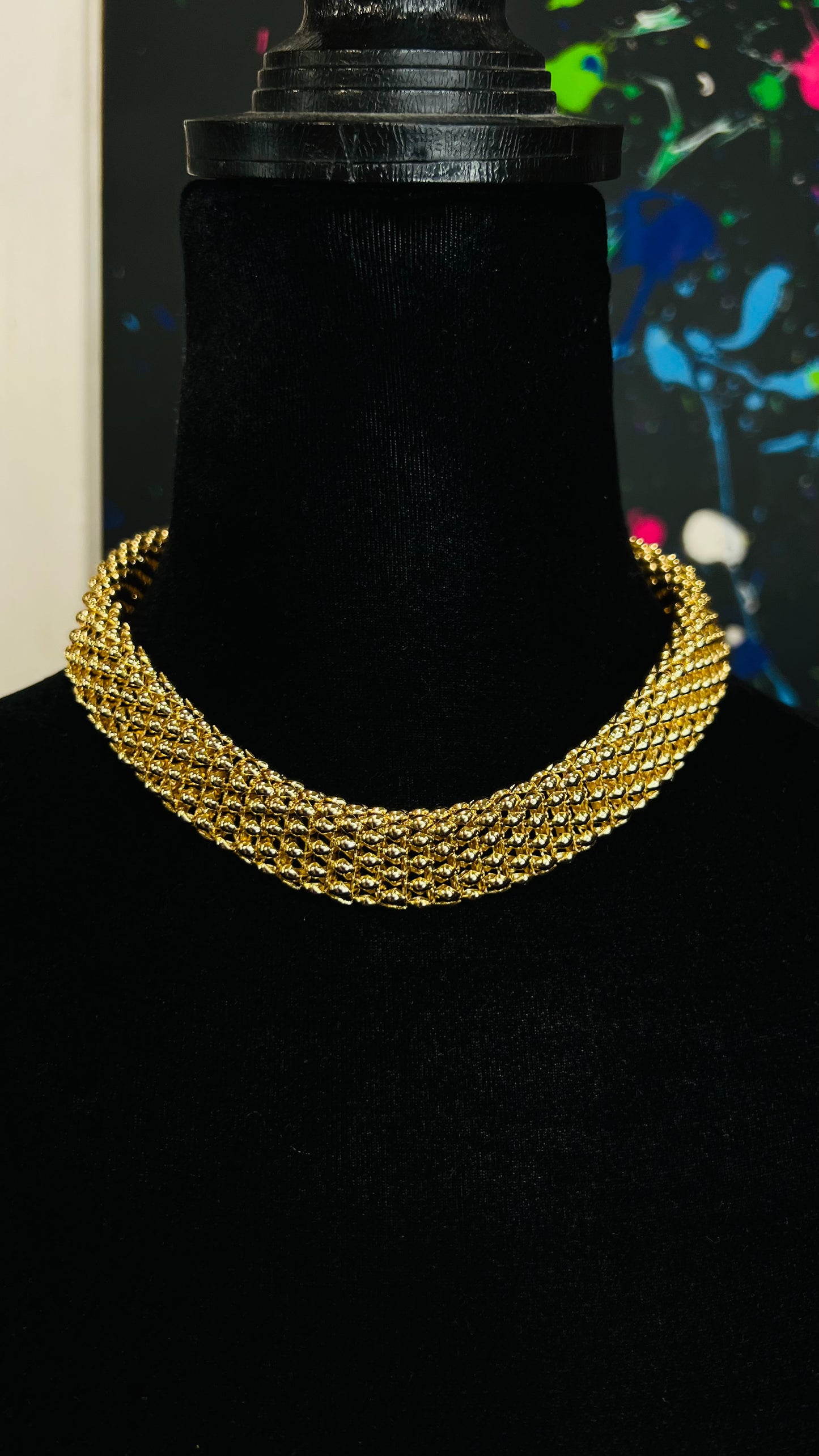Vintage Gold Necklace w/ Magnetic Closure
