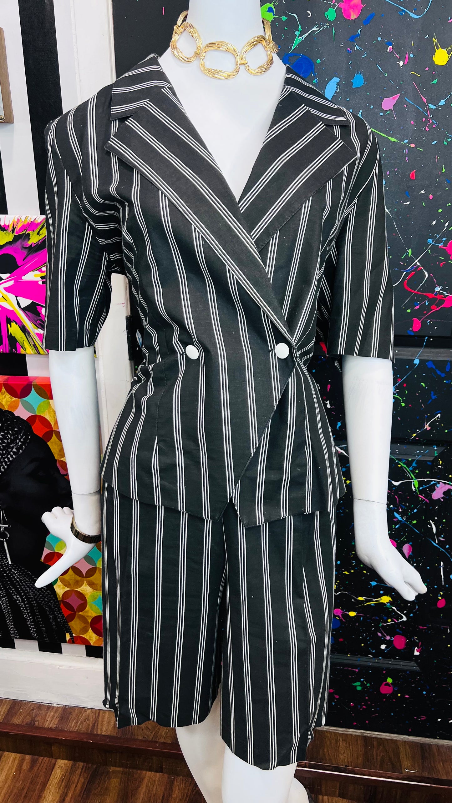 Vintage Black & White Pin Striped Shorts Suit (14)