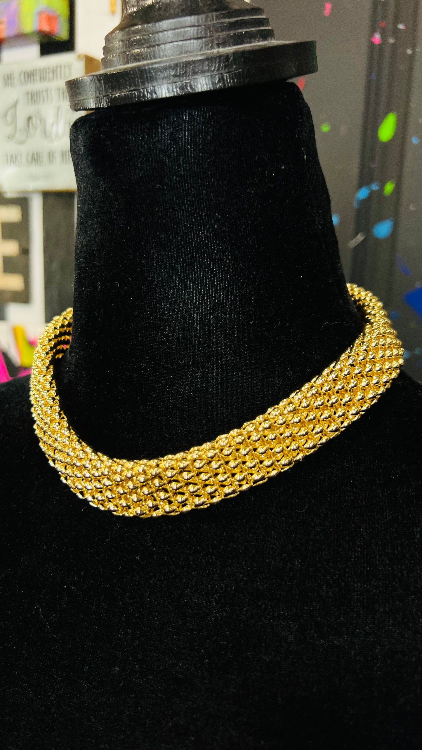 Vintage Gold Necklace w/ Magnetic Closure