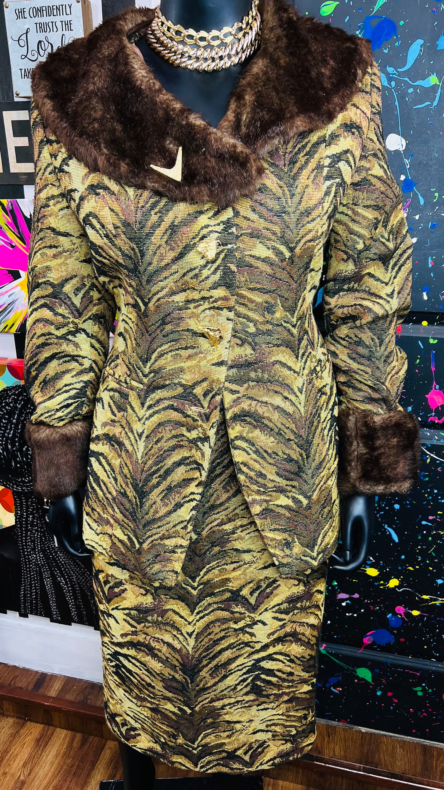 Vintage Blazer & Skirt Suit -Faux Fur Collar (24W)