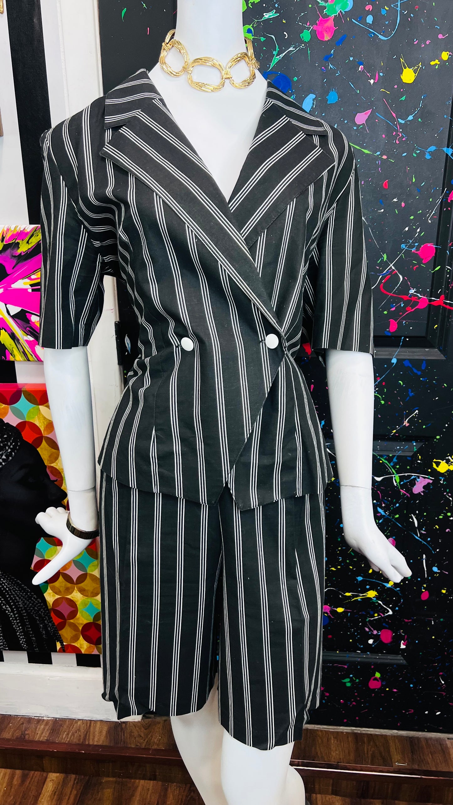 Vintage Black & White Pin Striped Shorts Suit (14)