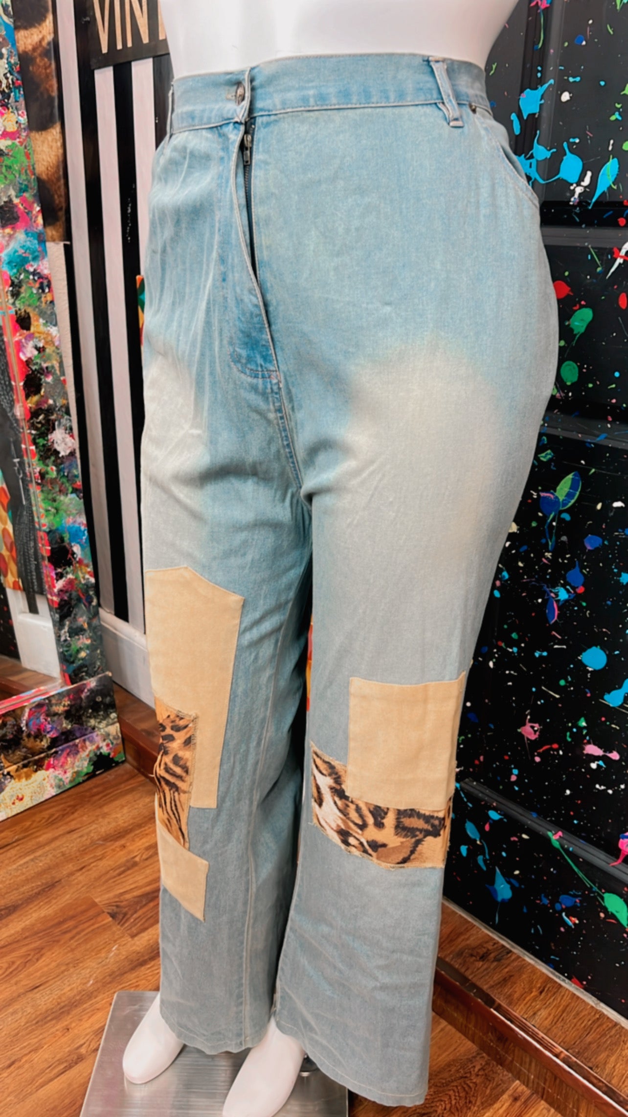 Vintage Denim Jeans w/ Animal Print Patch (24)