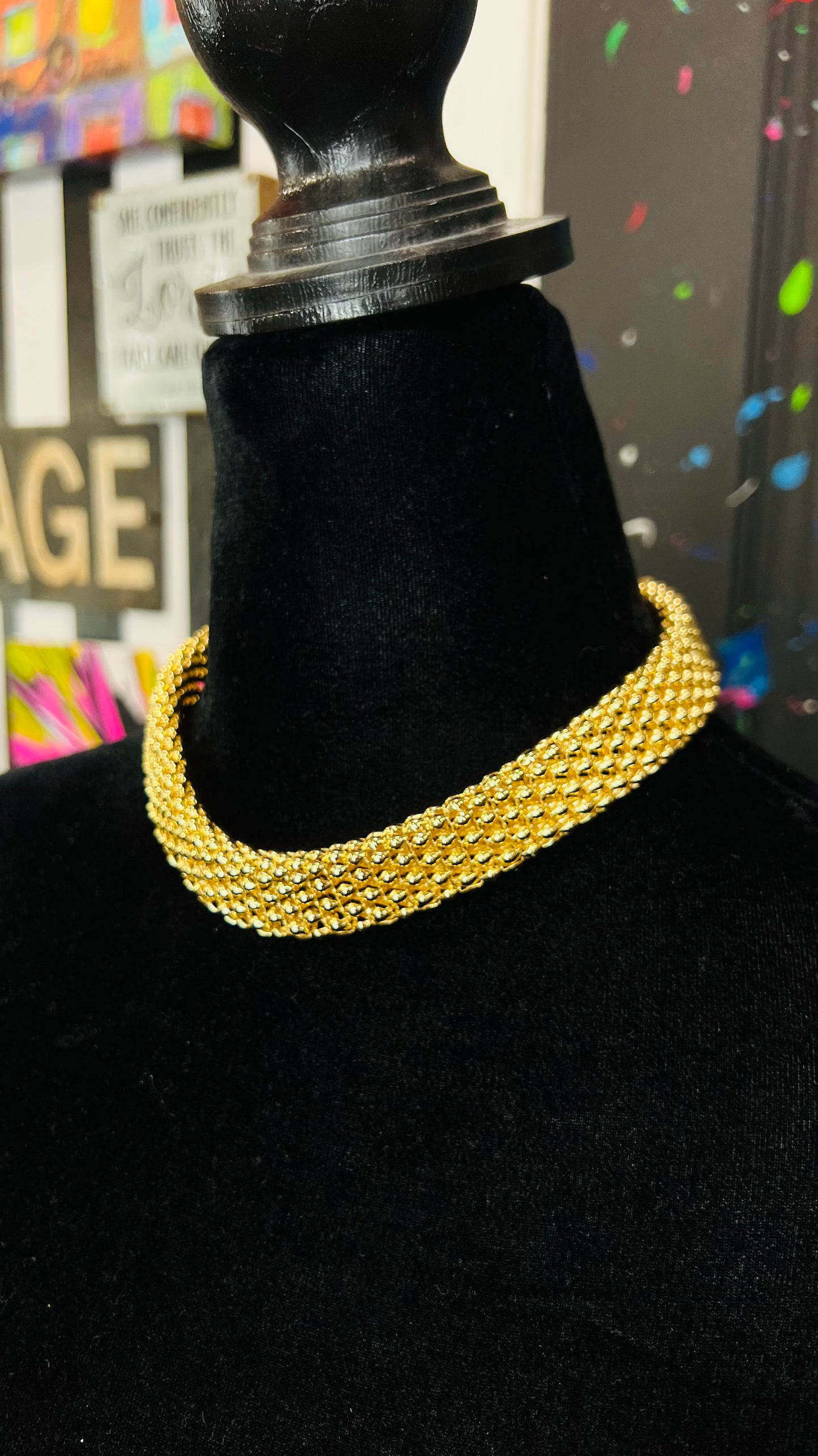 Vintage Gold Necklace w/ Magnetic Closure