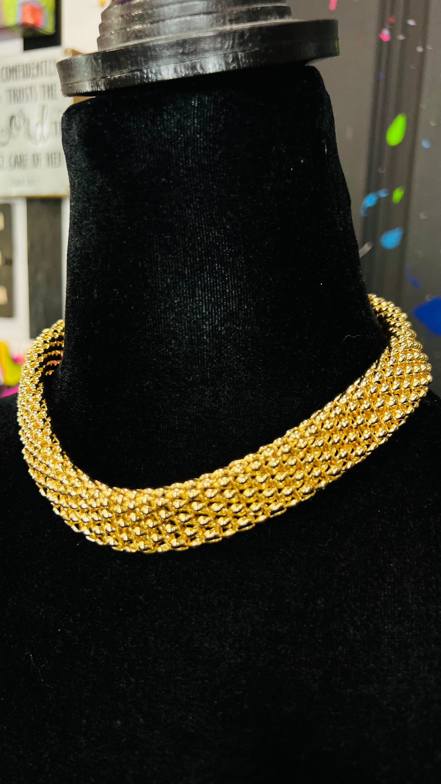 Vintage Gold Necklace w/ Magnetic Closure