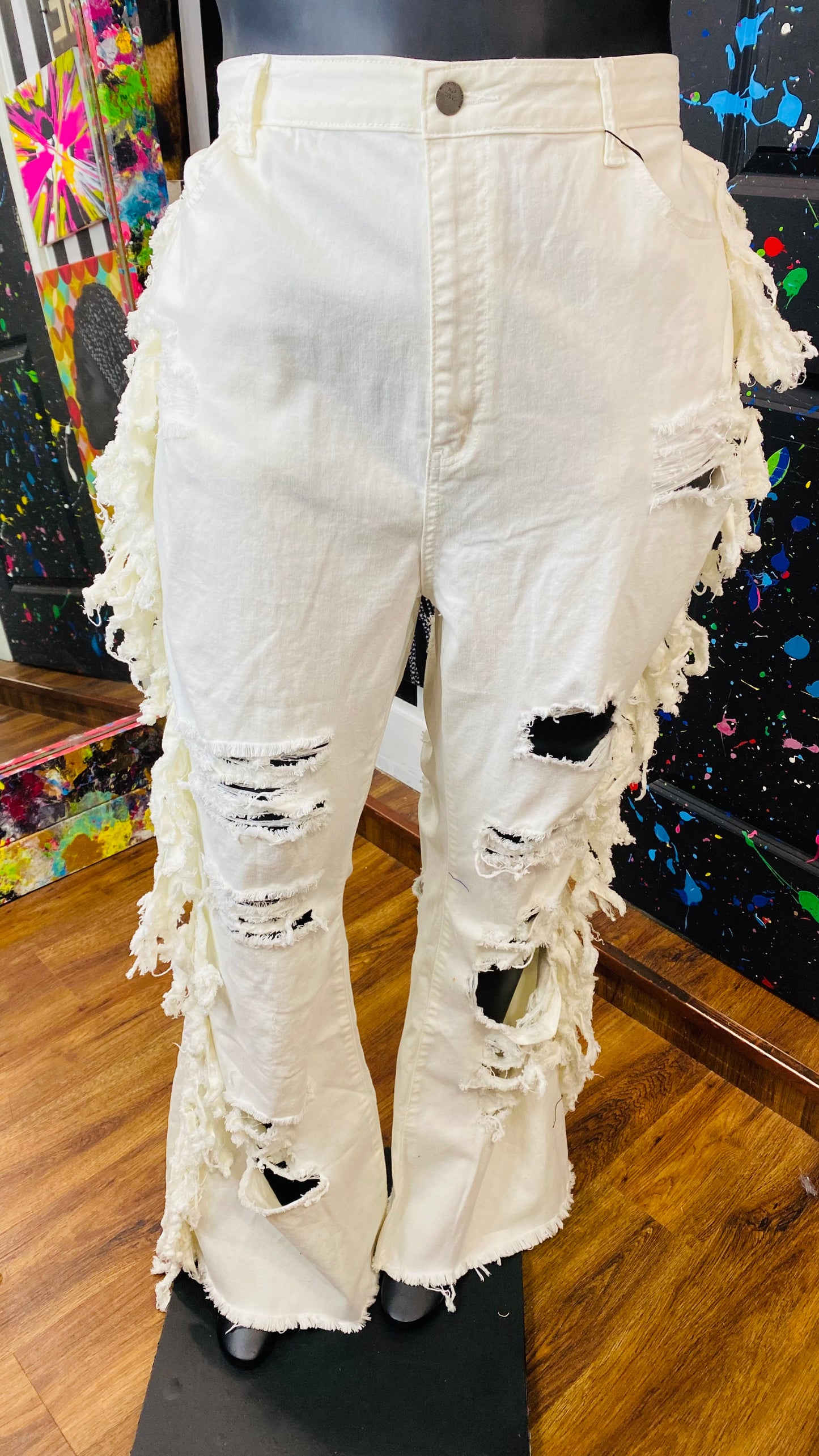 New w/ Tags Distressed White Jeans (18)