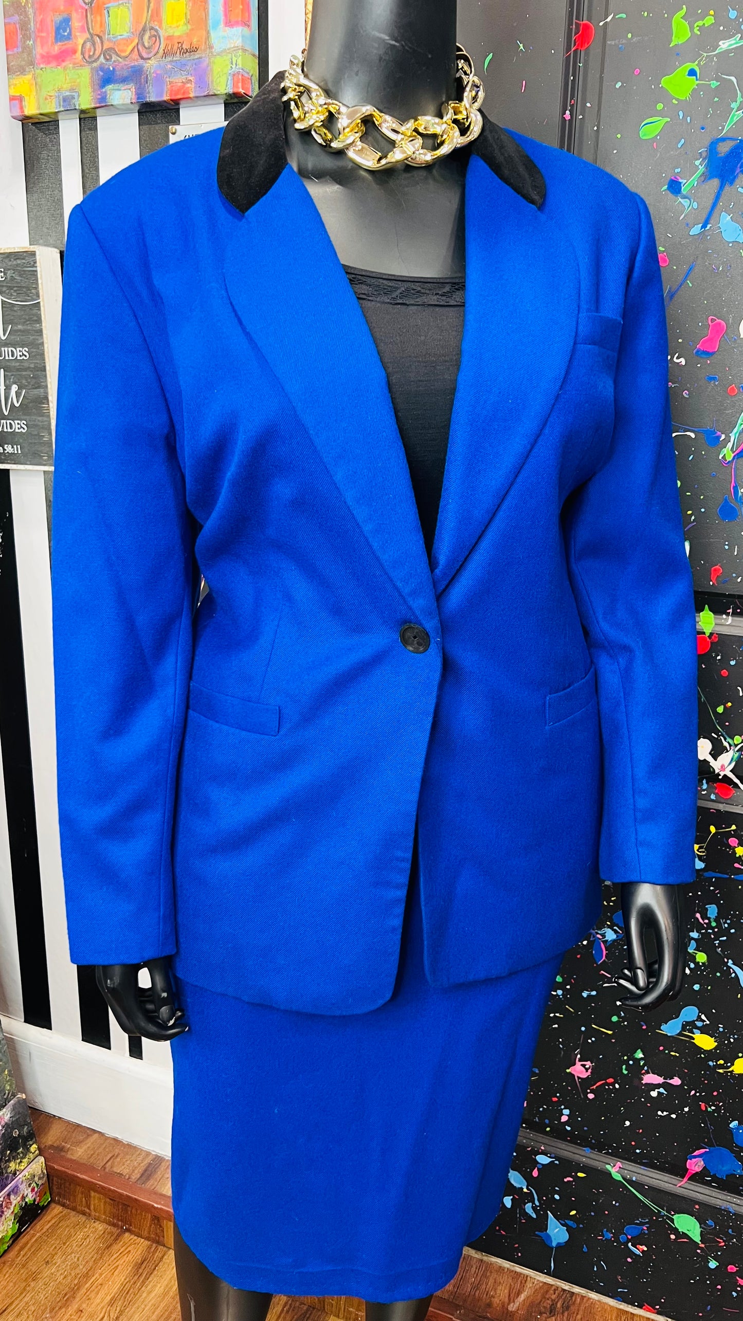 Vintage 100% Wool Cobalt Blue Skirt Suit (20)