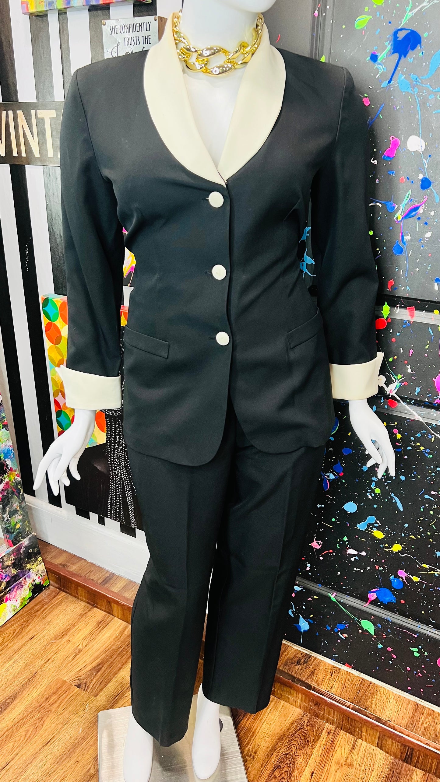 Vintage Cream & White Pants Suit (14)