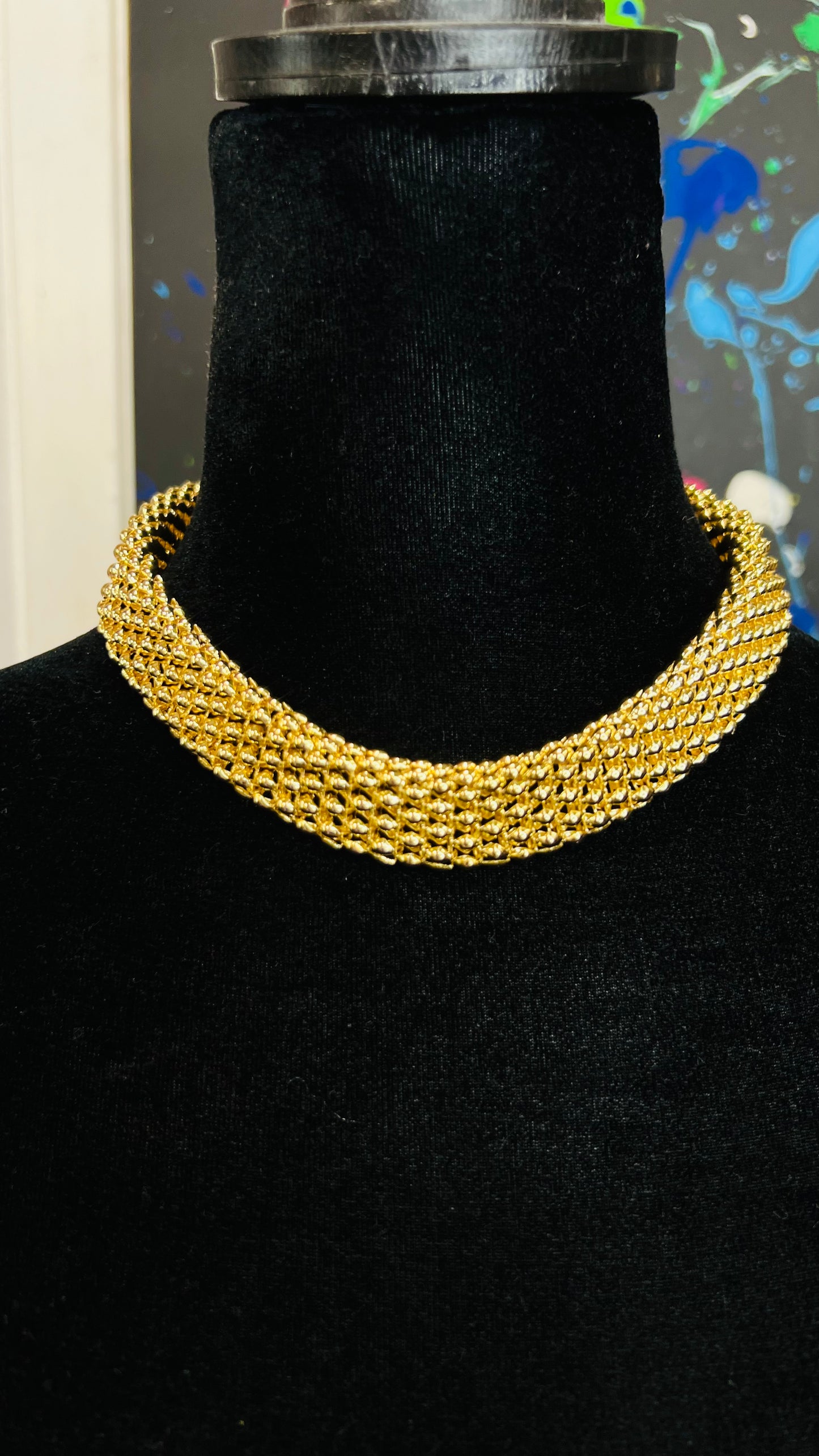 Vintage Gold Necklace w/ Magnetic Closure