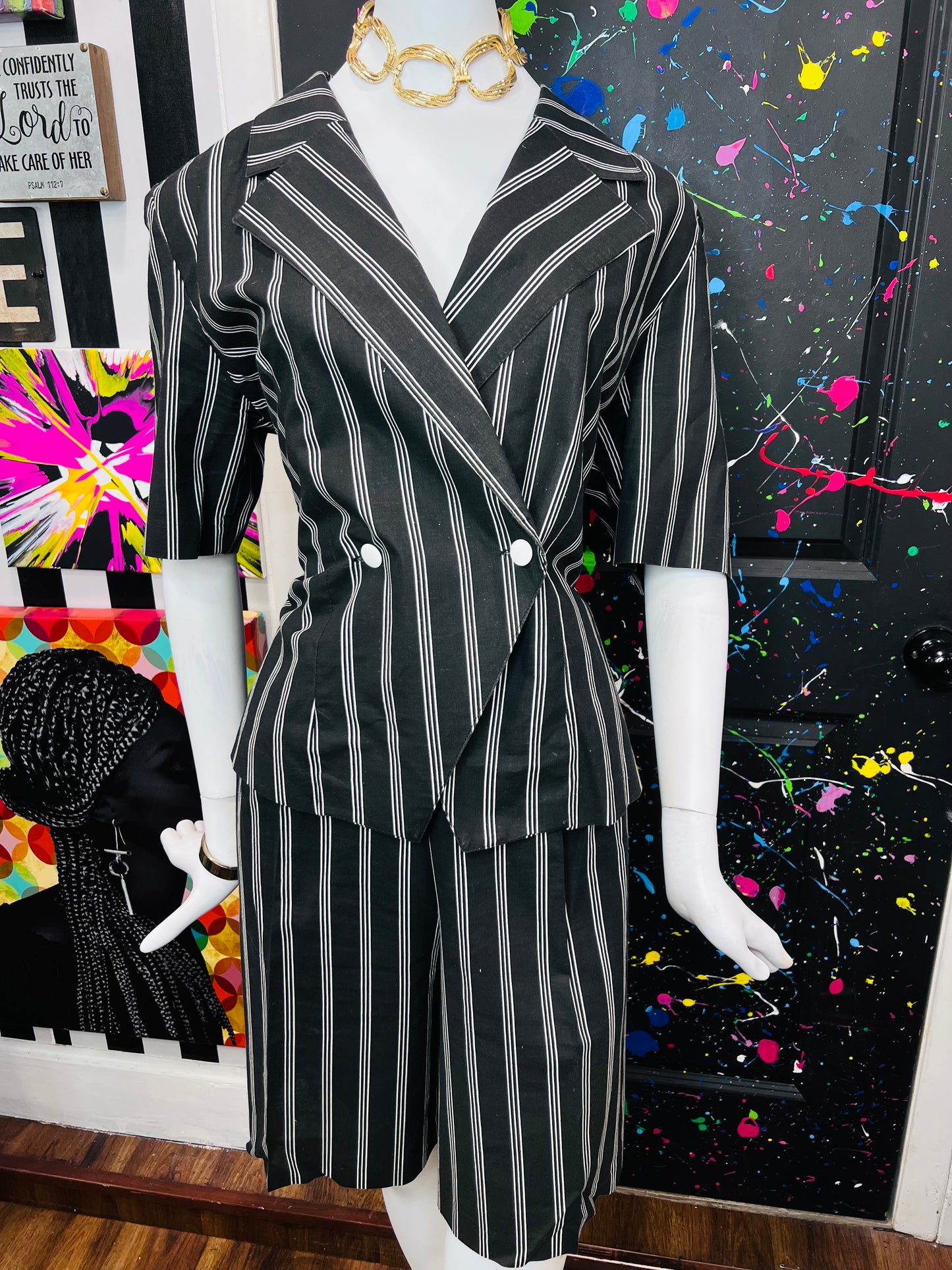 Vintage Black & White Pin Striped Shorts Suit (14)