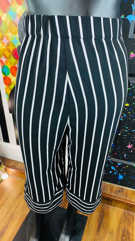 I•N•C B&W Stripped Capri Pants