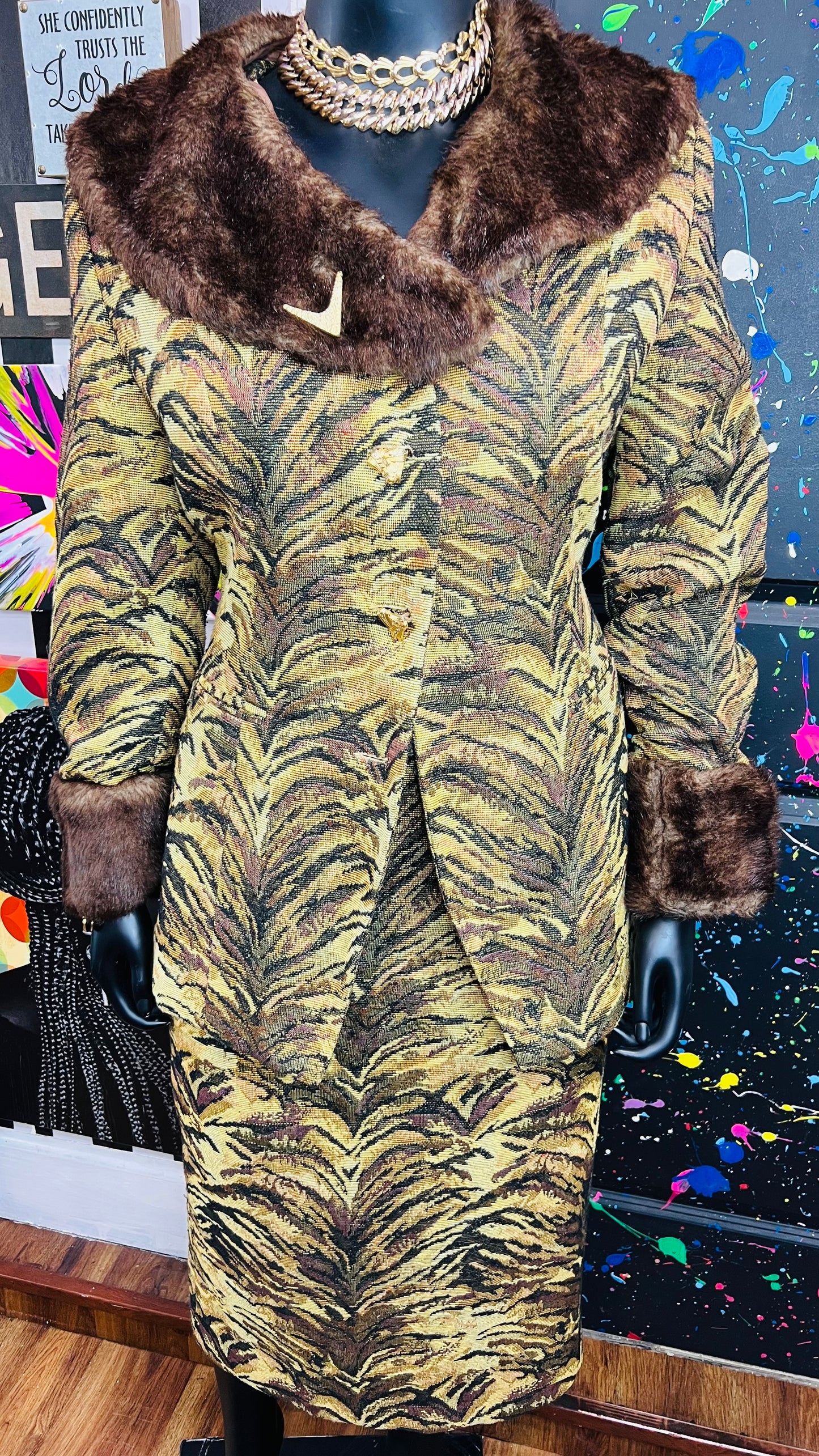 Vintage Blazer & Skirt Suit -Faux Fur Collar (24W)