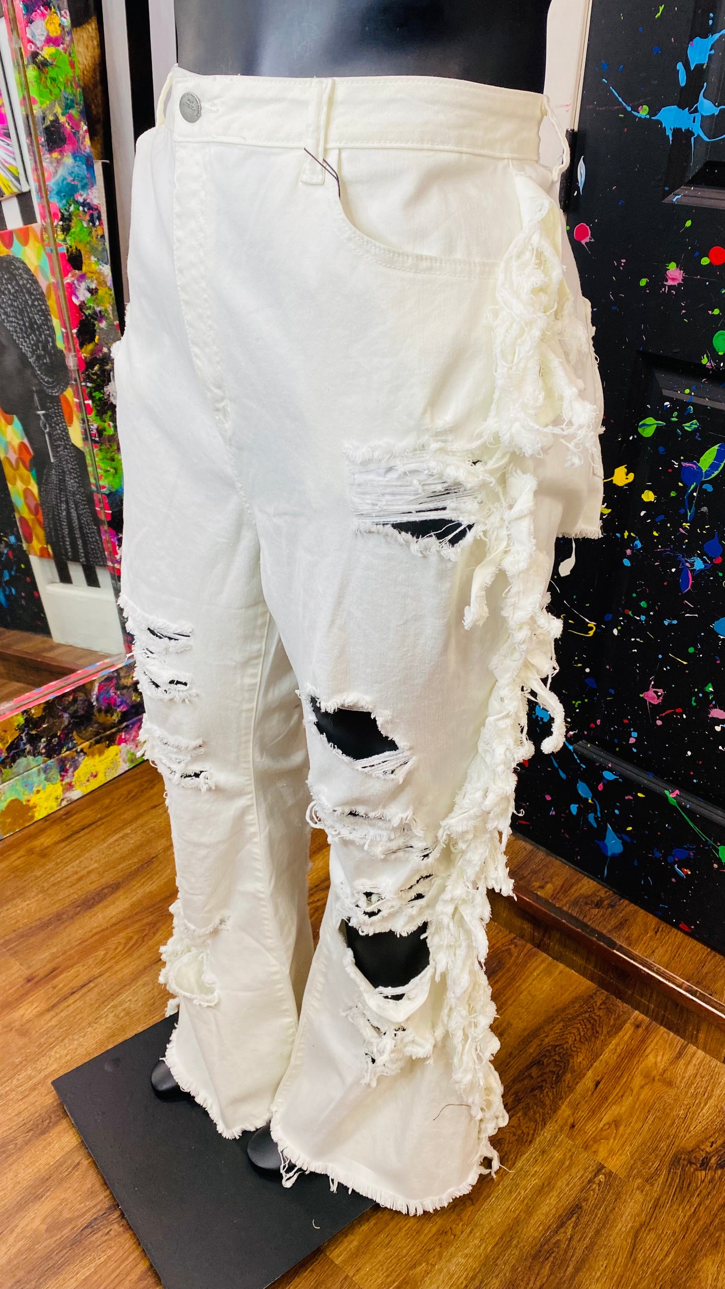 New w/ Tags Distressed White Jeans (18)