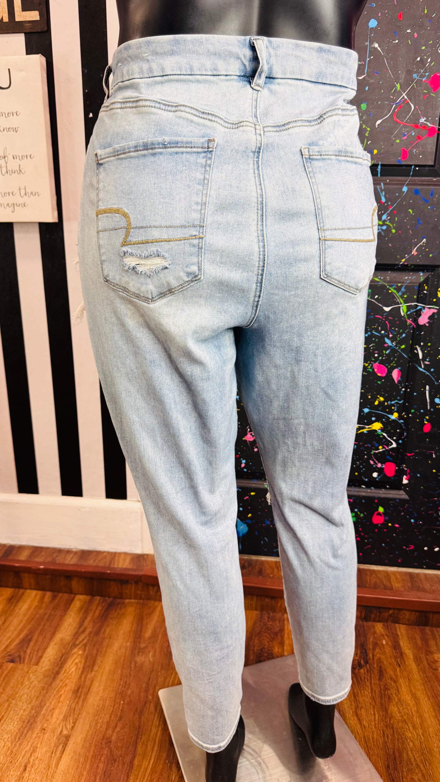 American Eagle Light Wash Distressed Jeans (20)