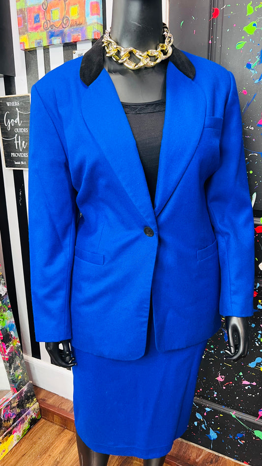 Vintage 100% Wool Cobalt Blue Skirt Suit (20)