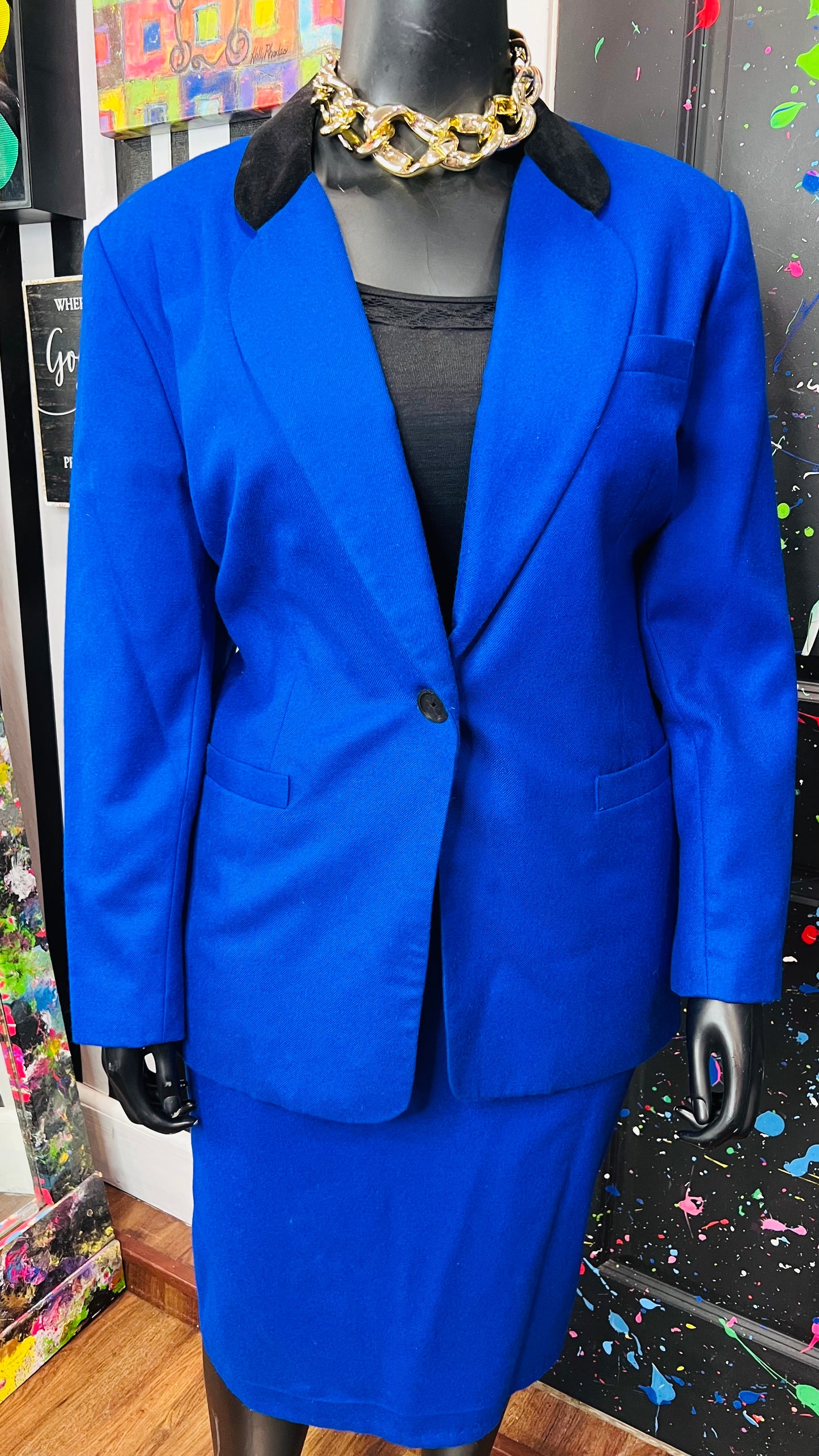 Vintage 100% Wool Cobalt Blue Skirt Suit (20)