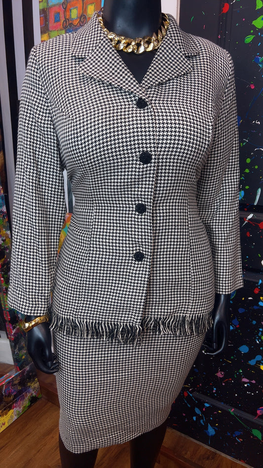 Vintage Houndstooth Black & White Skirt Suit (16W)