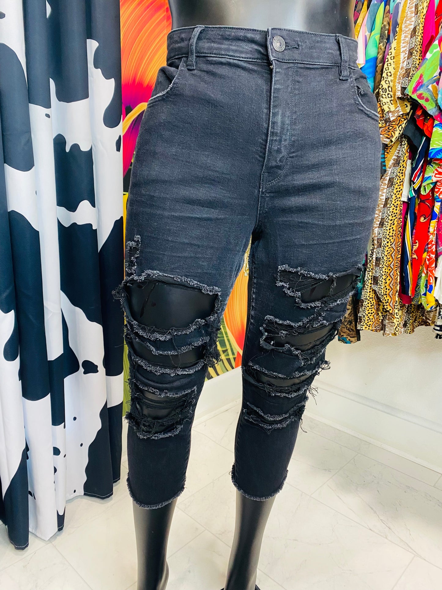 Vintage Black Distressed Capri Jeans
