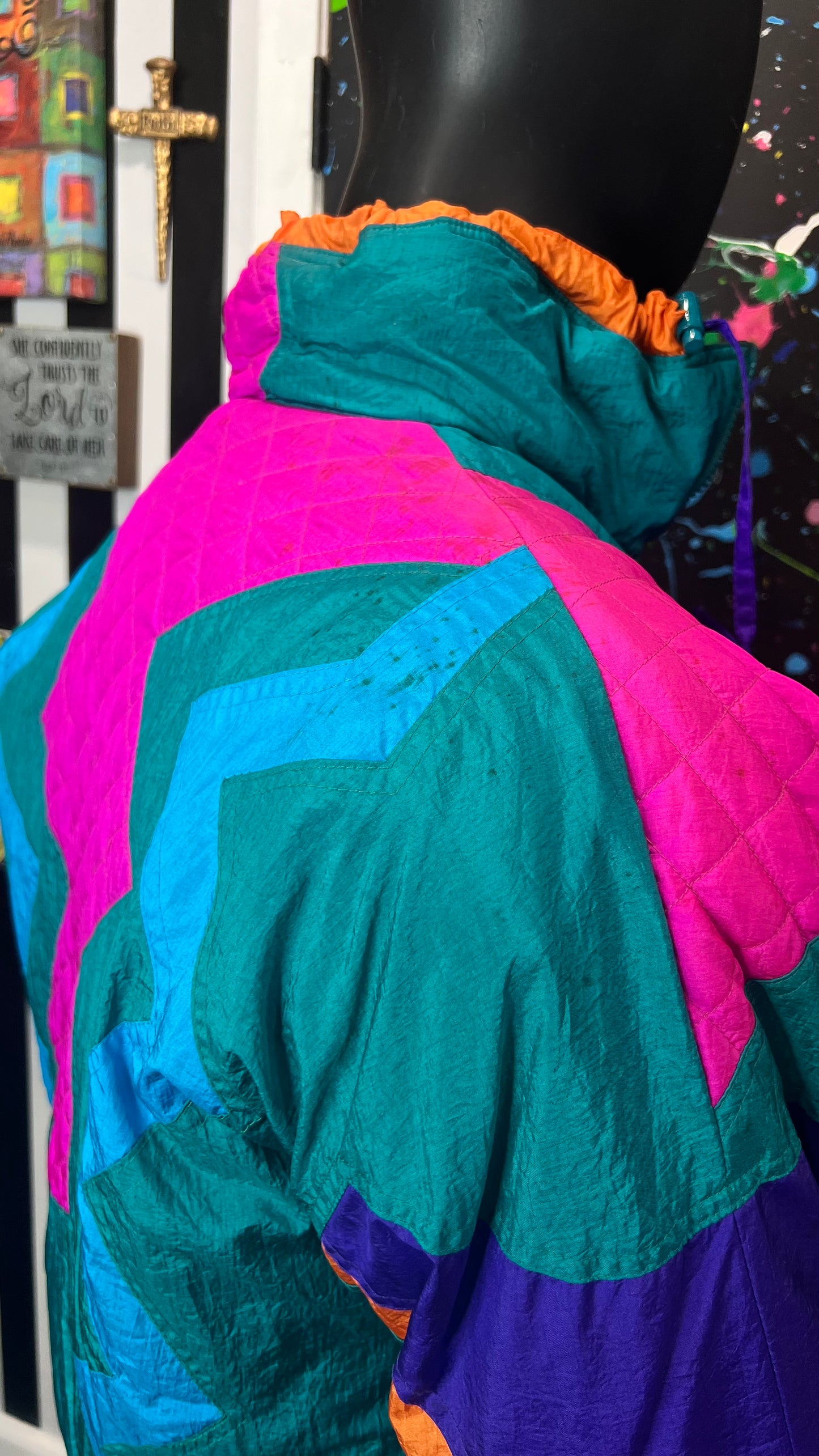 Vintage Vibrant Puffer Coat (16/18)
