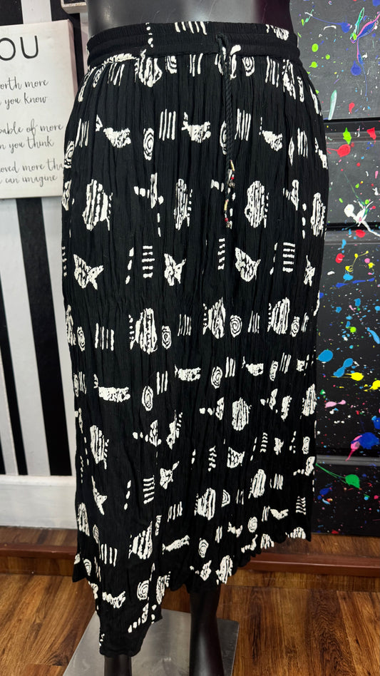 Vintage Tribal Print Black & White Skirt (22/24)