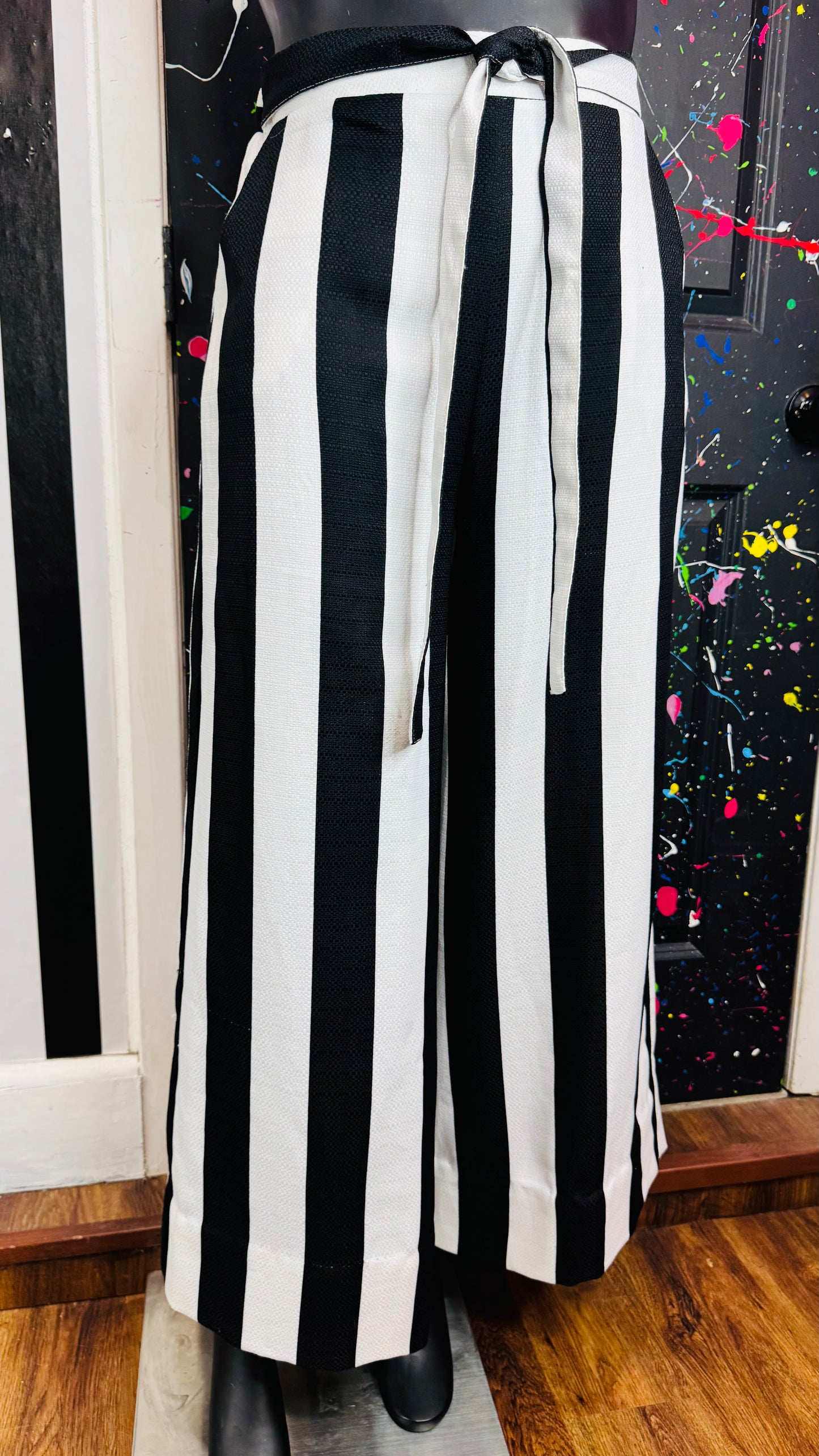 Black & White Striped Capri Pants (16)