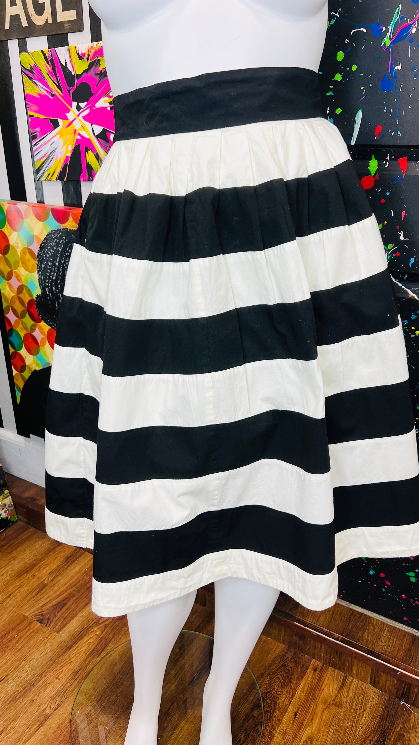 Black & White Circle Skirt (22W)