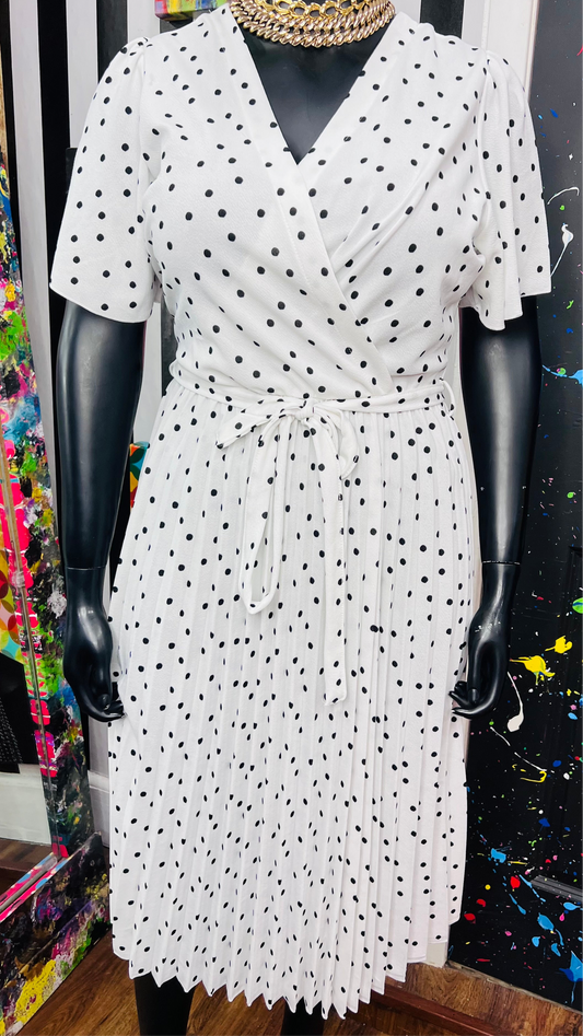 White & Black Polka Dot Dress (18/20)