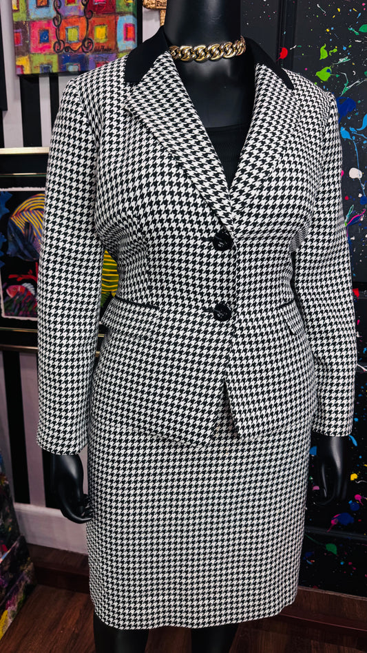 Vintage Houndstooth Black & White Skirt Suit (16W)