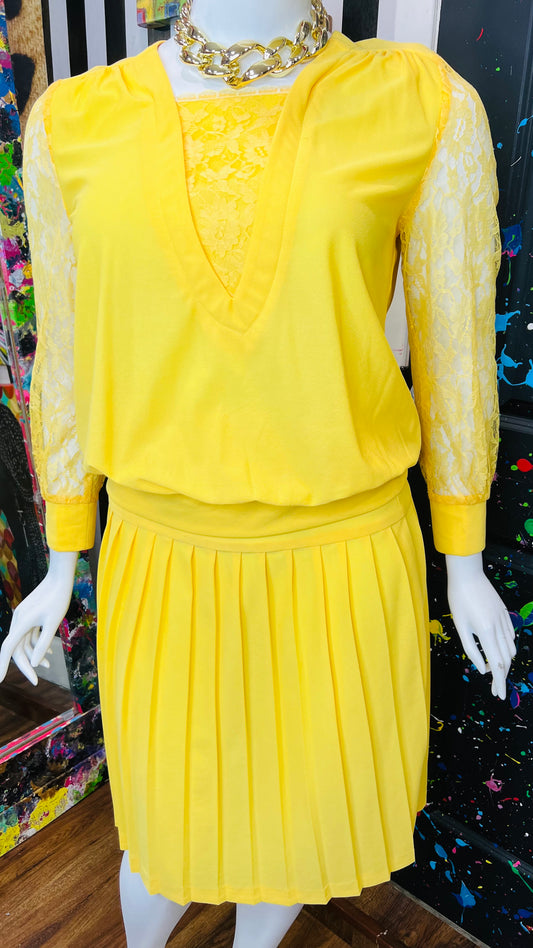 Vintage Yellow Pleated Skirt w/ Lace Skirt Set (16)
