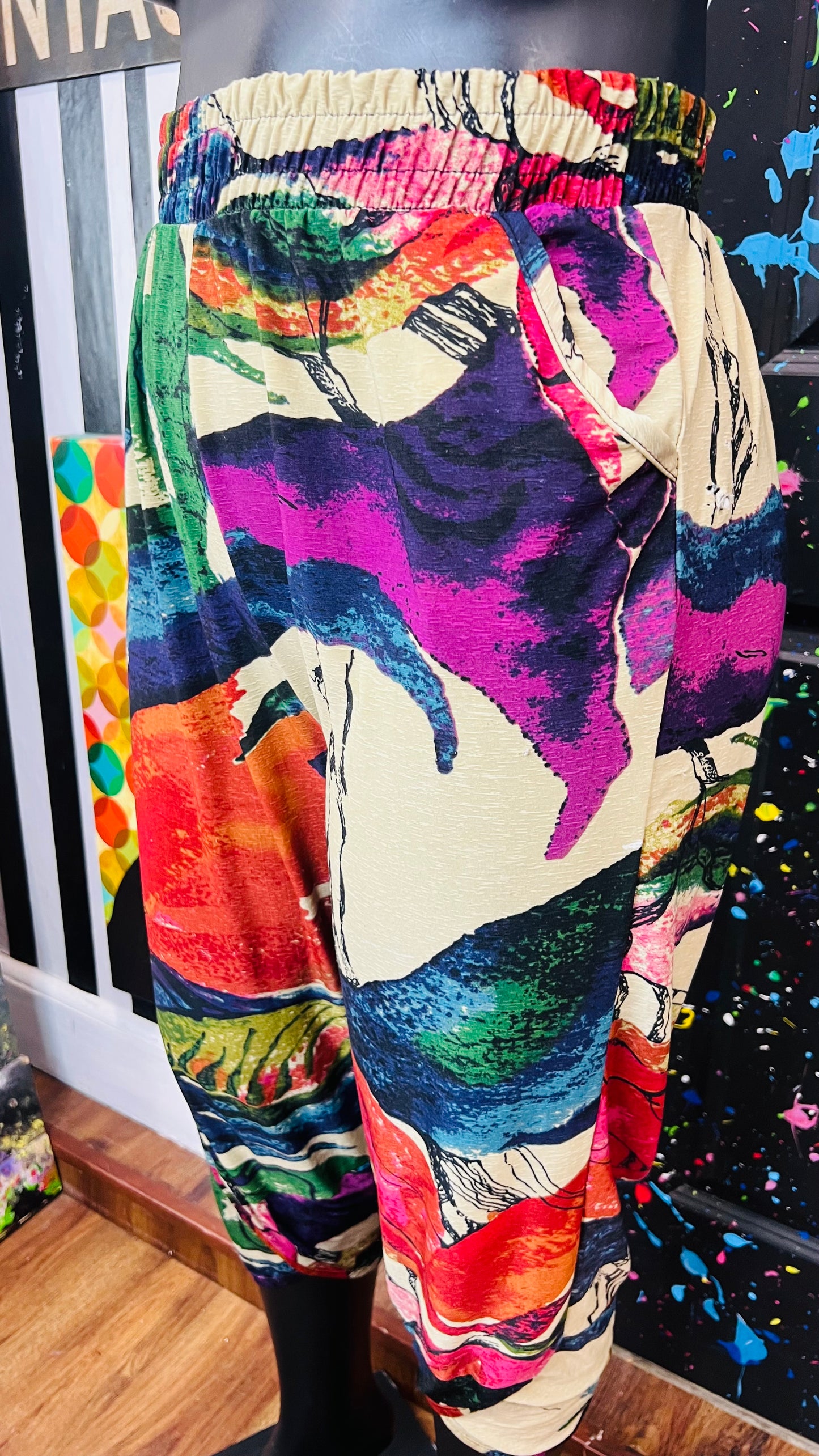Abstract Capris Lots Of Stretch (16)