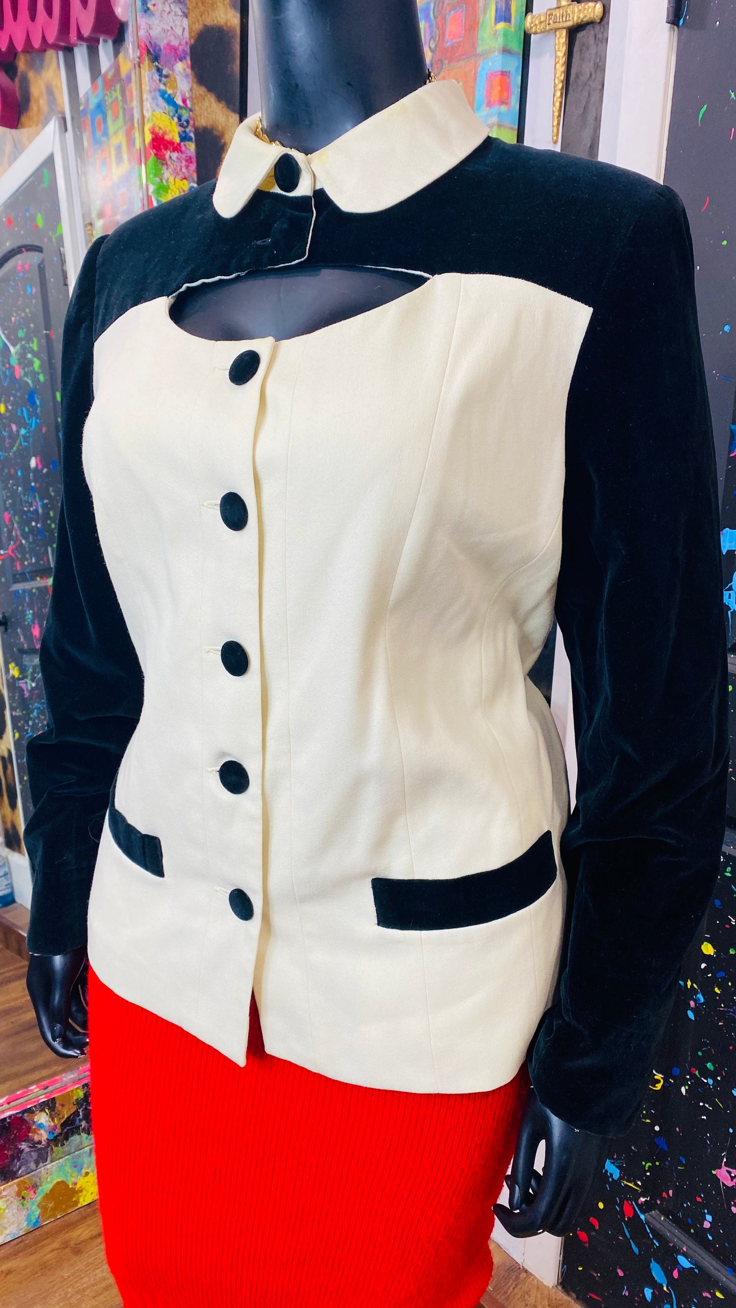 Vintage Cream & Black Blazer (18)